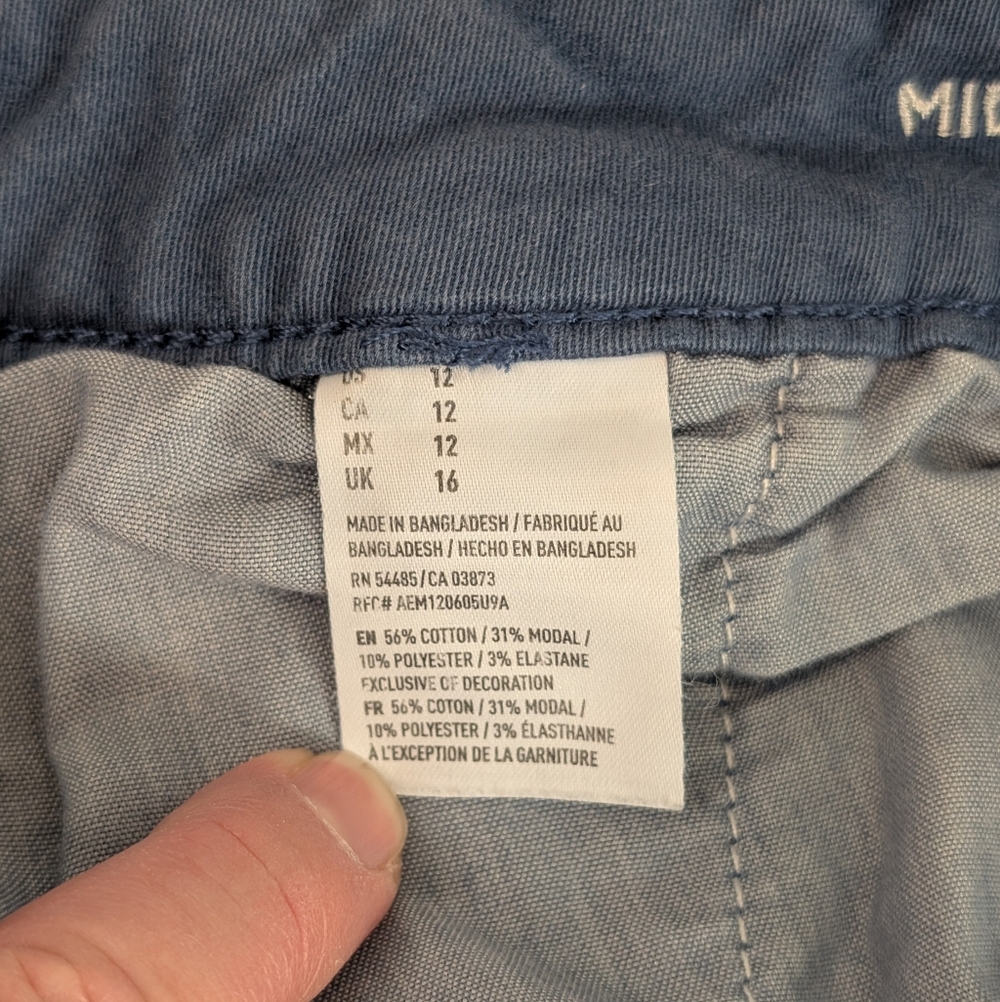 American Eagle AEO Twill Shorts Womens Size 12 Blue Midi Super Stretch Chino - Picture 8 of 9